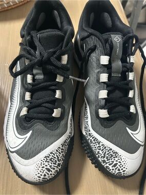 Nike women’s Alpha Huarache